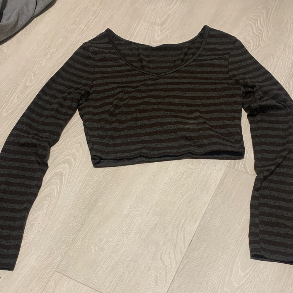 ROMWE Black and Gray Striped Crop Top